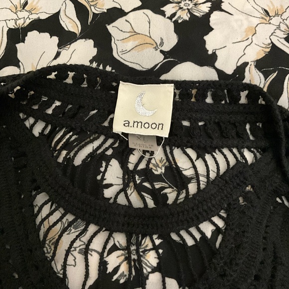 A.Moon Duster w/ Crochet & Fringe in black & white, w/ a hint of gold  Size XL - Picture 4 of 4